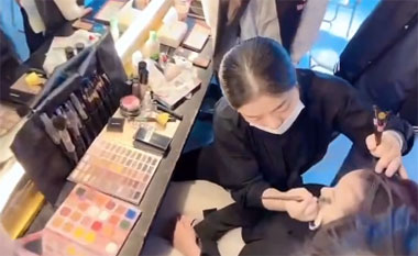 學化(huà)妝報(bào)名前一(yī)定要(yào)看(kàn)，千萬别花(huā)冤枉錢(qián)