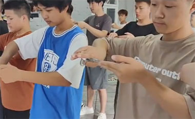 美(měi)發師(shī)口才不(bù)好(hǎo)，如(rú)何提升業(yè)績？