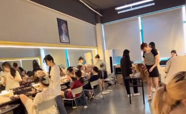 想學化(huà)妝，怎麽選擇适合自(zì)己的(de)課程？