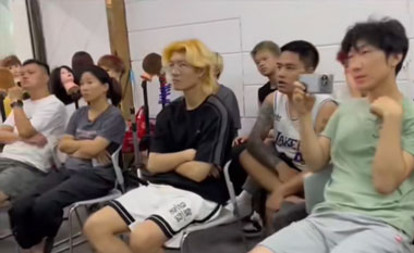 為(wèi)什(shén)麽這(zhè)麽多(duō)人(rén)學美(měi)發，原來(lái)不(bù)隻找工(gōng)作(zuò)那(nà)麽簡單