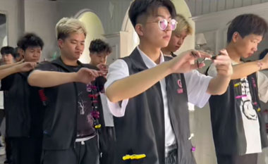  學美(měi)發，需要(yào)投入多(duō)少(shǎo)時(shí)間(jiān)和(hé)财力