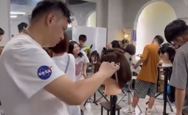 美(měi)發師(shī)保持競争力，需要(yào)做(zuò)到(dào)哪幾點？