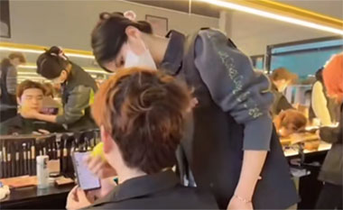 月(yuè)入過萬的(de)化(huà)妝師(shī)，都(dōu)具備哪些(xiē)特點？