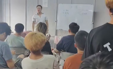 美(měi)發師(shī)如(rú)何在美(měi)發行(xíng)業(yè)建立自(zì)己的(de)品牌？