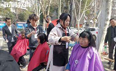 武漢學校(xiào)參加社區(qū)義務美(měi)發美(měi)甲活動