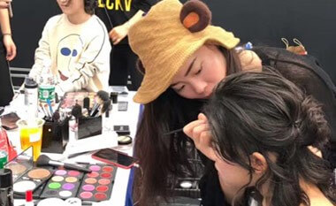 環球旅遊小(xiǎo)姐(jiě)大(dà)賽金(jīn)莎為(wèi)指定造型單位