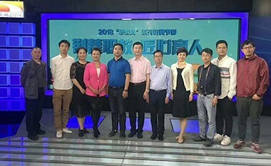 金(jīn)莎彩妝班學員(yuán)為(wèi)湖(hú)北(běi)省電(diàn)視(shì)台節目組提供造型服務